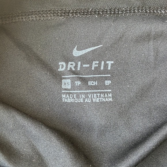 Nike Running Shorts - Picture 2 of 3